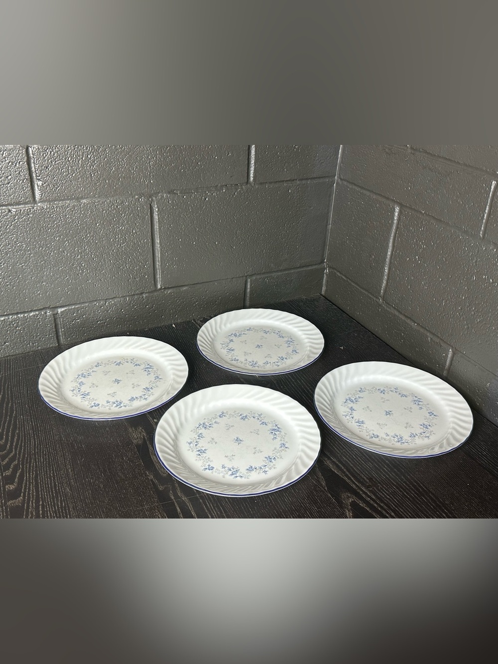 Corelle Corning White + Blue Floral Dinner Plates Swirl-rimmed: Set of 4 - Picture 2 of 8